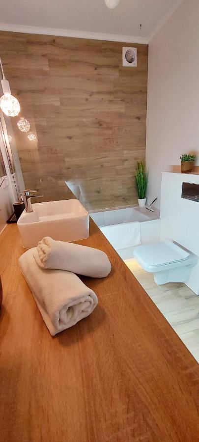 White Velvet Apartment กอร์ซุฟเวียลคอปอลสกี ภายนอก รูปภาพ