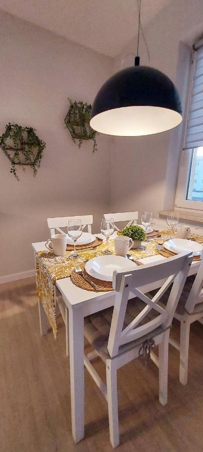 White Velvet Apartment กอร์ซุฟเวียลคอปอลสกี ภายนอก รูปภาพ